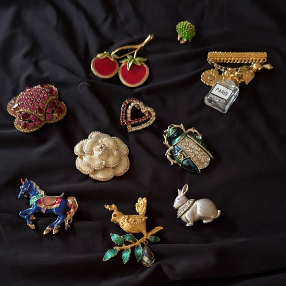 Jewelry - Fabulous Vintage Pins